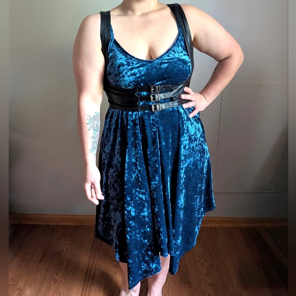 90s Vintage Jody California Blue Velvet Handkerchief Hem Midi Dress Size Large